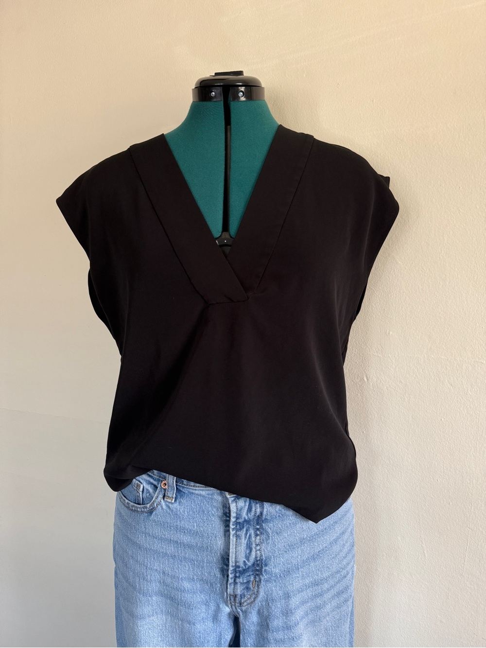 H&M Black V-Neck Sleeveless Top S